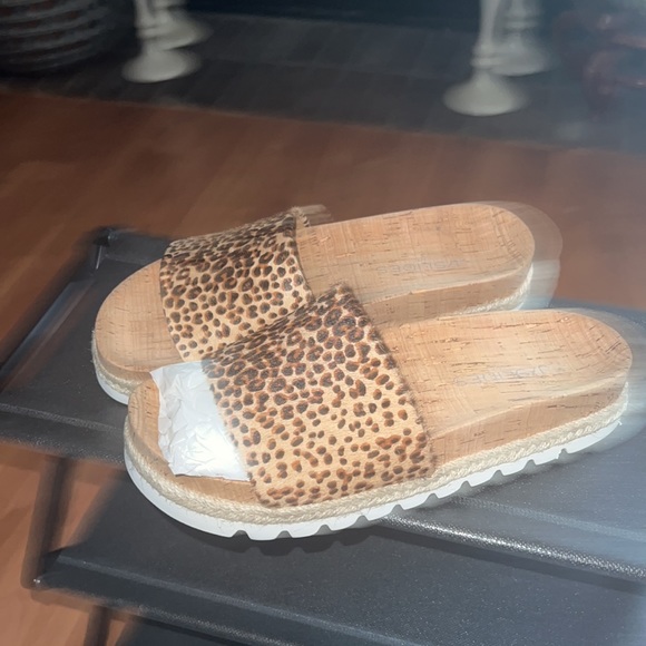 J/SLIDES PONY LEATHER SANDAL!🍍🍍🍍 - Picture 2 of 6